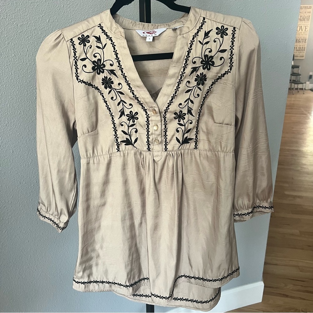 Roper Tan Tunic Blouse with Black Floral Embroidery 3/4 Sleeve